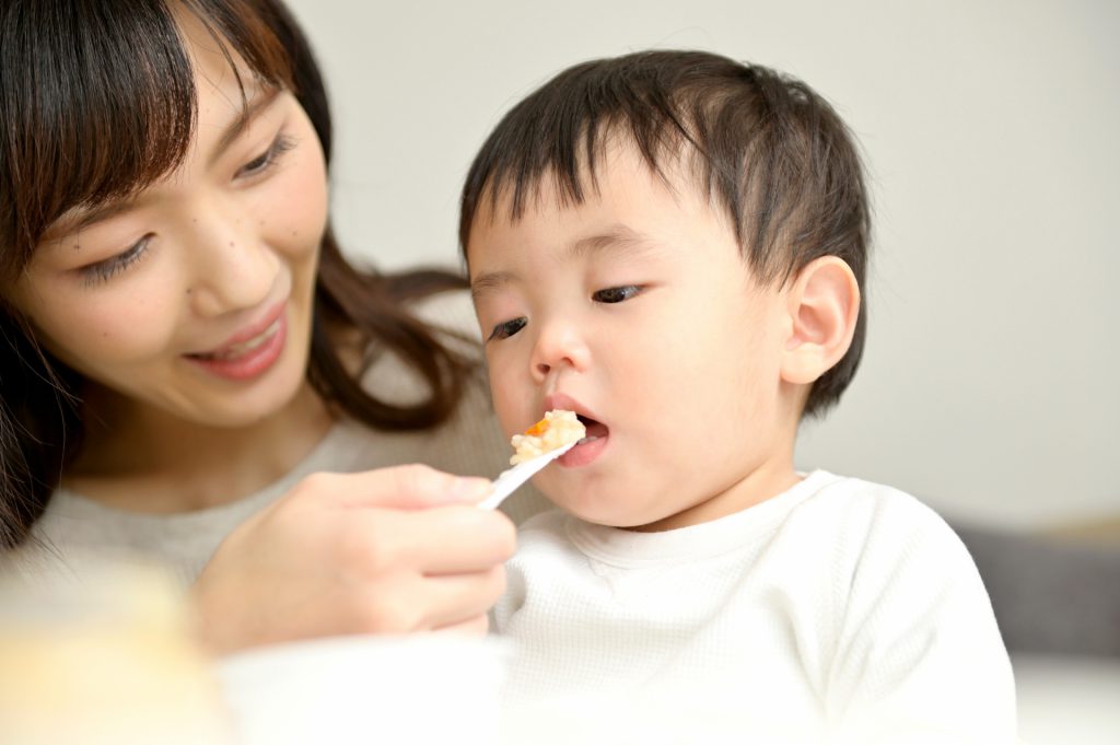 味に変化を 離乳食のススメカタ 生後７か月 ８か月 赤ちゃんのいる生活 埼玉ママ情報